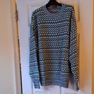 Missoni Italy Mens knit sweater with scallop design
